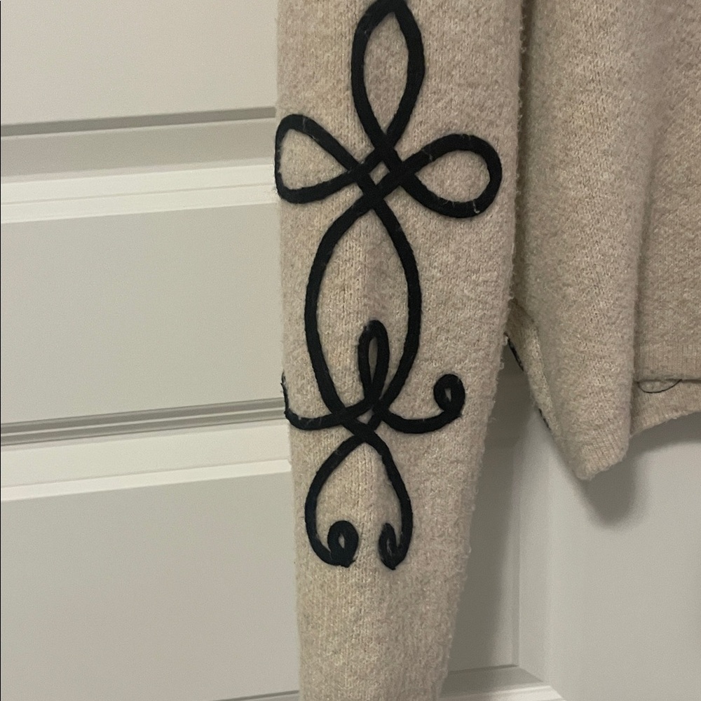Elegant Beige and Black Embroidered Cardigan - Picture 4 of 4
